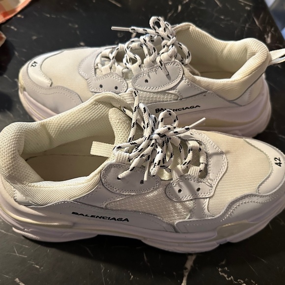 BALENCIAGA TRIPLE S SNEAKER WHITE SIZE US 8.5 - Picture 1 of 9